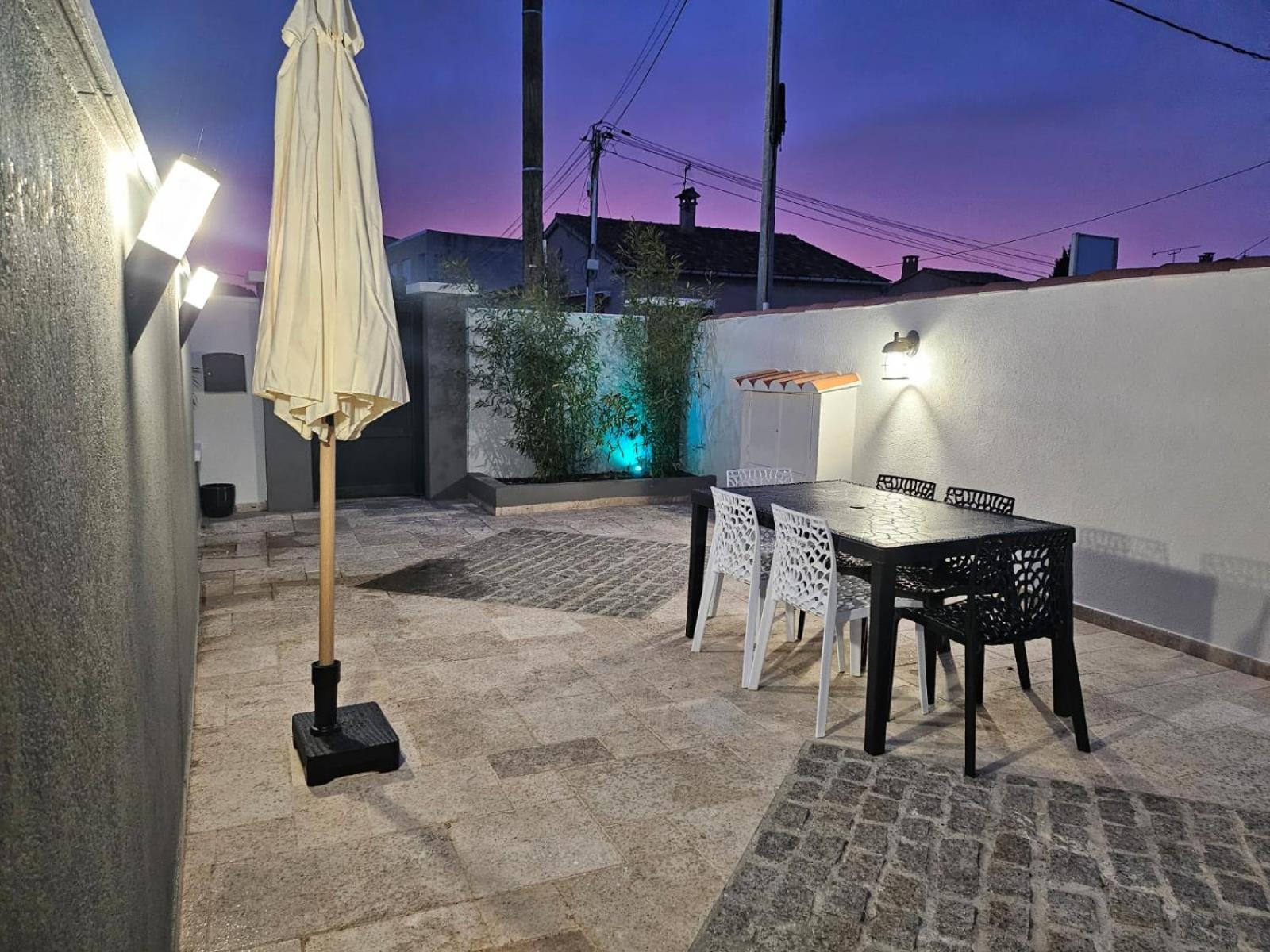 Agreable Logement Avec Terrasse Saint-Victoret Exterior photo