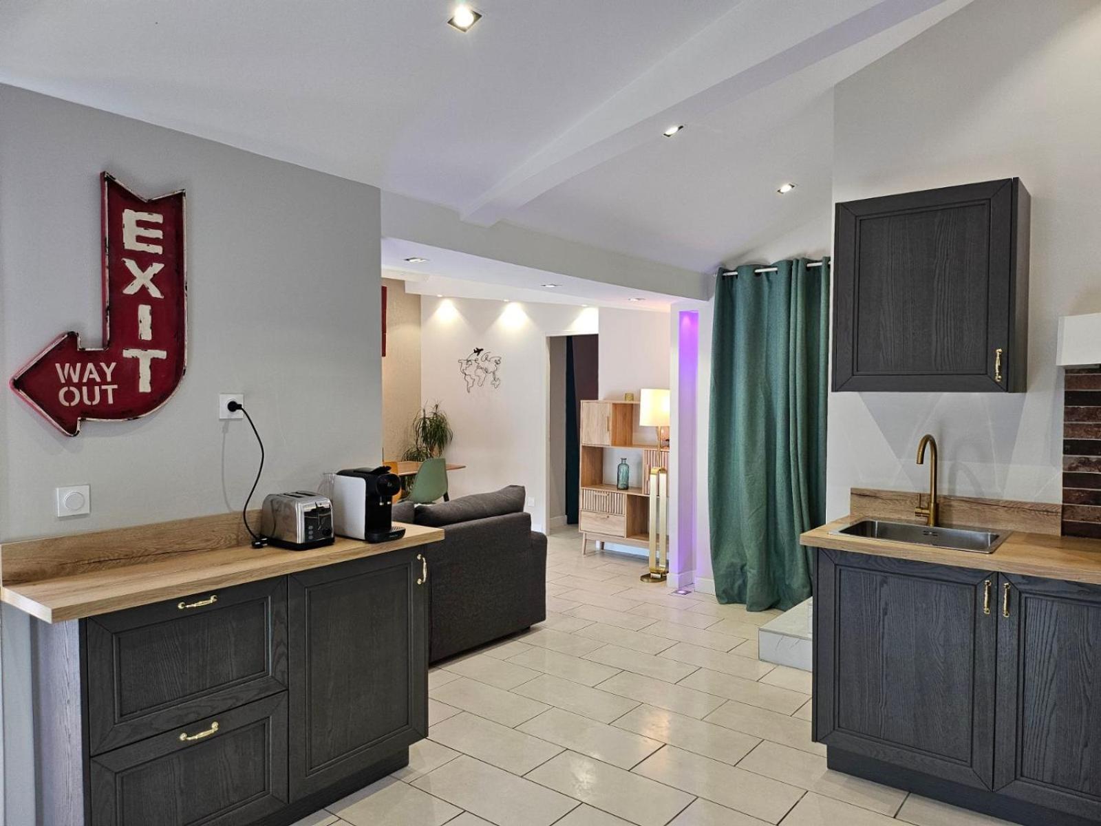 Agreable Logement Avec Terrasse Saint-Victoret Exterior photo